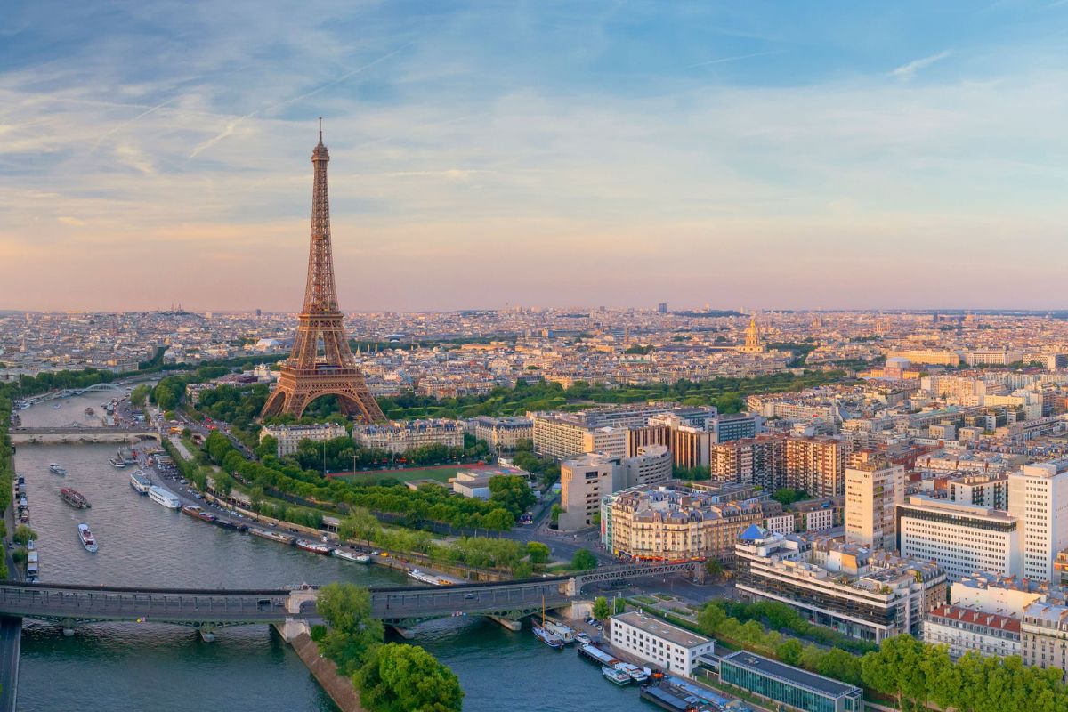 Paris: Uma Viagem Através da História e dos Segredos da Cidade das Luzes